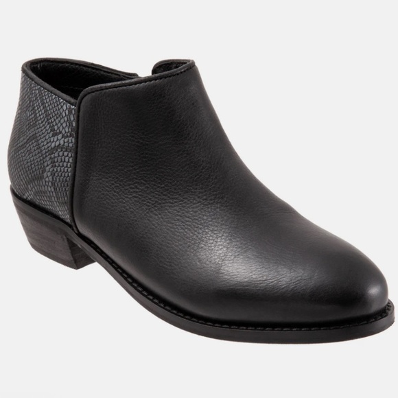 SoftWalk Women’s Rockin Black Snake Print Leather Booties Comfort Side Zip 10 - Picture 1 of 10